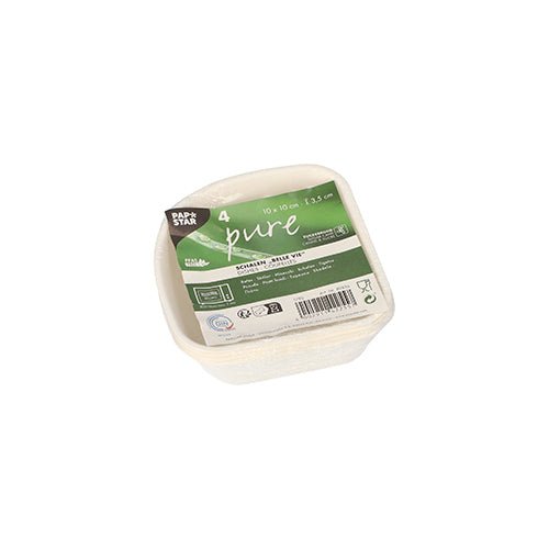 Une pile de quatre bols jetables carrés et blancs PAPSTAR 4 bols, canne à sucre « pure » blanc « Belle Vie, Ligne Carrée » de la PAPSTAR GmbH avec une étiquette vert-blanc indiquant biodégradable et des symboles de certification.