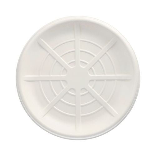 Une assiette ronde, écologique et blanche PAPSTAR 25 plateaux de service, canne à sucre « pure » de la PAPSTAR GmbH avec des rainures en forme d'étoile en relief et des cercles concentriques sur la surface, vue d'en haut sur un fond blanc.