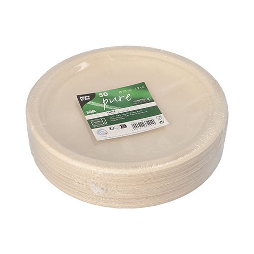 Un paquet de 50 assiettes rondes beiges PAPSTAR en canne à sucre "pure" de la PAPSTAR GmbH, emballé dans un plastique transparent avec une étiquette verte et blanche - l'assiette jetable écologique parfaite pour des rassemblements durables.