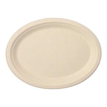 Une assiette jetable ovale beige de PAPSTAR 50 assiettes, canne à sucre « pure » de PAPSTAR GmbH, fabriquée à partir de canne à sucre écologique et avec un bord légèrement surélevé, vue de dessus sur fond blanc.