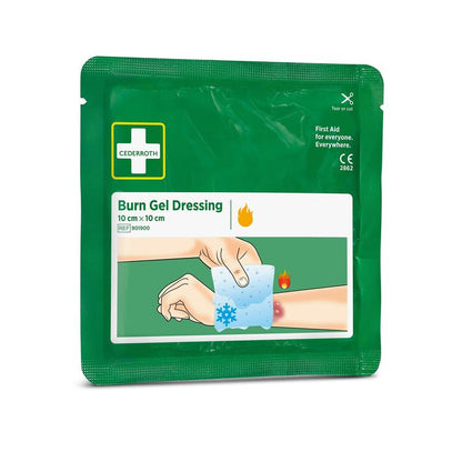 Un paquet vert avec l'inscription "Cederroth burn gel bandage 10x10 cm, pack de 2" d'Orkla Wound Care AB montre une main appliquant le coussin sur une brûlure, avec des informations sur le produit, le symbole des premiers secours et des instructions claires d'utilisation sur l'emballage.