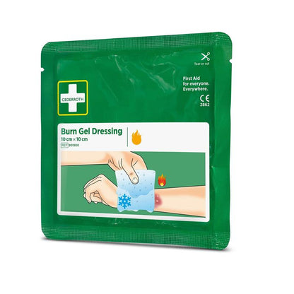 Un paquet vert de Cederroth burn gel bandage 10x10 cm, pack de 2 (2 pièces) d'Orkla Wound Care AB montre une main appliquant le coussin sur une brûlure au bras, avec des symboles de feu et de glace pour les premiers secours en cas de brûlures.