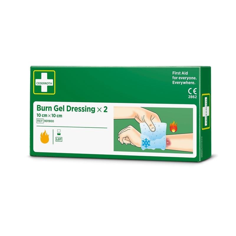 Une boîte vert-blanc avec l'inscription "Cederroth burn gel bandage 10x10 cm, pack de 2 | Paquet (2 pièces)" d'Orkla Wound Care AB montre des mains appliquant le bandage sur une brûlure à l'avant-bras, avec des symboles de premiers secours et des illustrations de traitement.