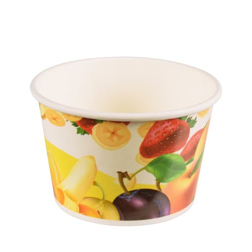 Le gobelet à glace Starpak 50, carton rond de Starpak est un petit gobelet à glace jetable vide avec un design fruité coloré - bananes, fraises, prunes, pêches et abricots - sur un fond jaune et blanc. Parfait pour servir de la glace avec style.