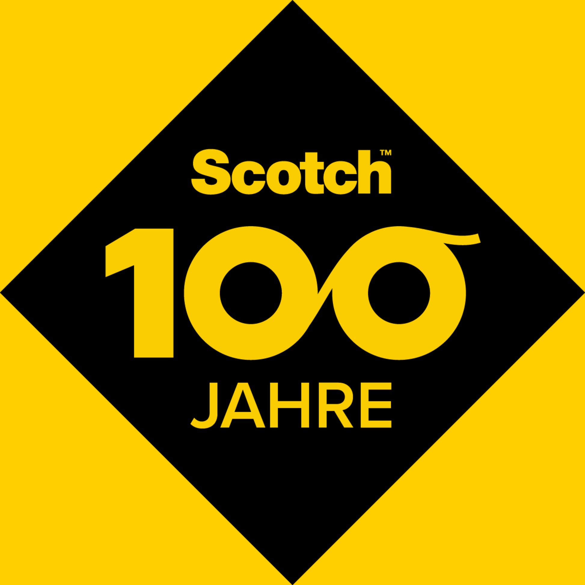 Das 3M Deutschland GmbH Scotch® Verpackungsklebeband für einen sicheren Verschluss (50 mm x 50 m) zeigt ein gelb-schwarzes Logo mit dem Schriftzug "Scotch" über einer stilisierten "100" und "Jahre", die das 100-jährige Jubiläum von Scotch feiern.