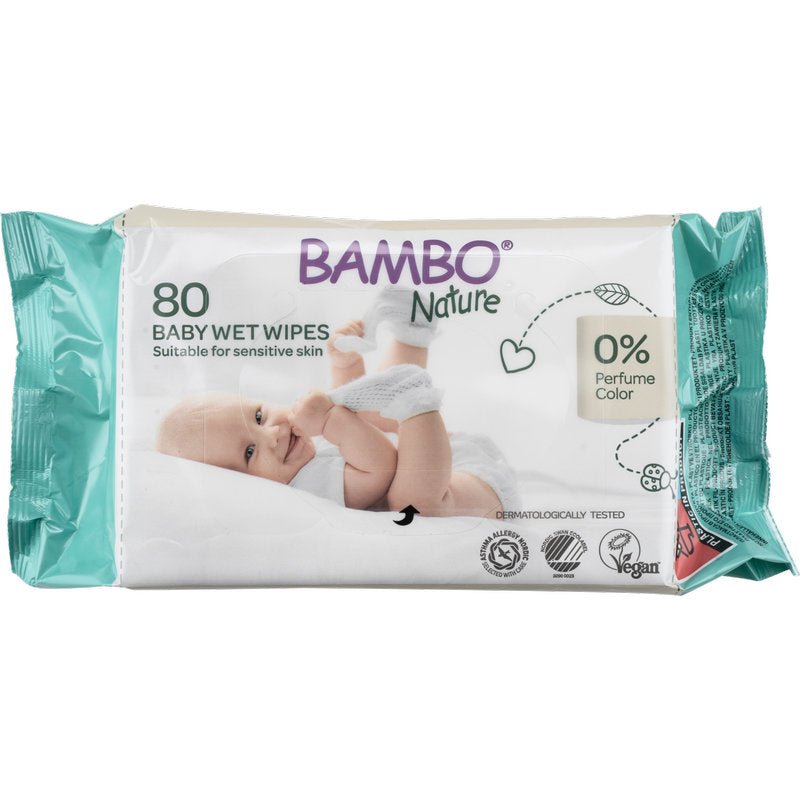 Les lingettes humides Bambo Nature de Abena Re-Seller GmbH avec fermeture adhésive, 15x20cm, paquet (80 pièces), sont vegan, testées dermatologiquement, sans parfum ni colorant - idéales pour la peau sensible des bébés. Emballage avec un bébé souriant.