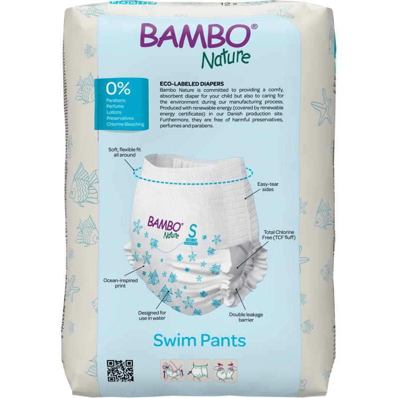 Le paquet de 12 couches de bain Bambo Nature, taille S (7-12 kg) de Abena Re-Seller GmbH a un emballage blanc et bleu avec un motif de couche de bain et met en avant la formule écologique avec 0% de parabènes, de lotion et de parfum. Convient aux bébés de 7-12 kg.