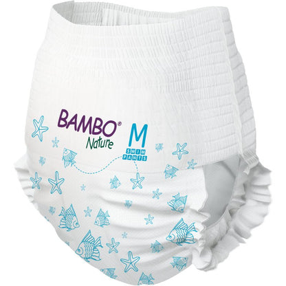 La couche de bain Bambo Nature taille M (12+ kg) de Abena Re-Seller GmbH, paquet de 12 pièces, convainc en tant que couche de bain durable, blanche avec motifs de poissons bleus - idéale pour les familles soucieuses de l'environnement.