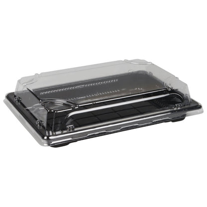 Le Sushi-to-go Kombi-Pack de Abena Re-Seller GmbH est un plateau en plastique rectangulaire noir avec un couvercle transparent, idéal pour emballer et présenter des sushis frais ou d'autres plats à emporter.