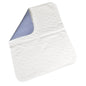 Le sous-couche lavable Abena Re-Seller GmbH (90x85 cm, bleu clair) est partiellement pliée pour révéler le dessus blanc matelassé et le dessous imperméable bleu clair. Le carton contient 30 paquets.