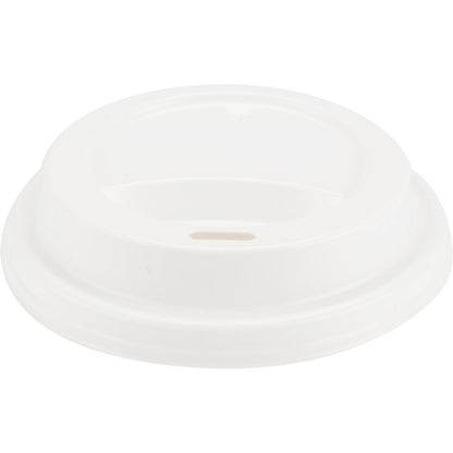 Ein weißer PP-Deckel für Kaffeebecher der Abena Re-Seller GmbH mit einem kleinen ovalen Trinkschlitz, von oben gesehen, auf einem schlichten weißen Hintergrund.