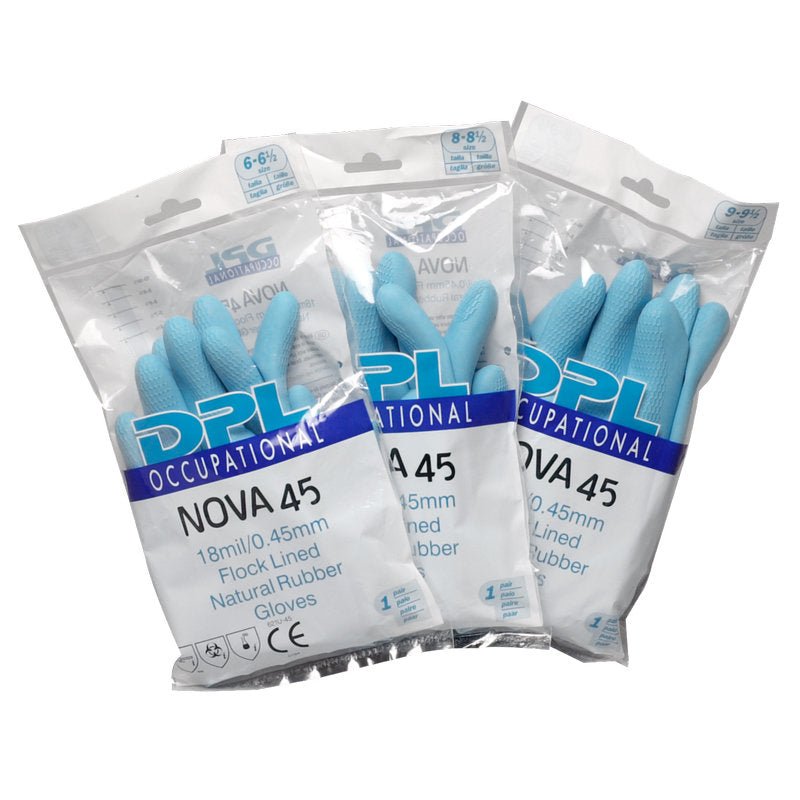 Illustrées sont trois boîtes de gants de ménage en latex, bleu, de Abena Re-Seller GmbH, chacune contenant une paire de gants bleus dans un emballage transparent avec des informations produit visibles sur l'étiquette.