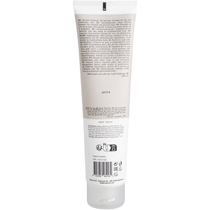 Le dos d'un tube blanc de crème pour la peau Abena Re-Seller GmbH de 150 ml (carton, 12 paquets) pour peaux sèches affiche une liste d'ingrédients avec des ingrédients naturels, des instructions d'application, des symboles de recyclage et des informations produit multilingues. Fabriqué en Suède.