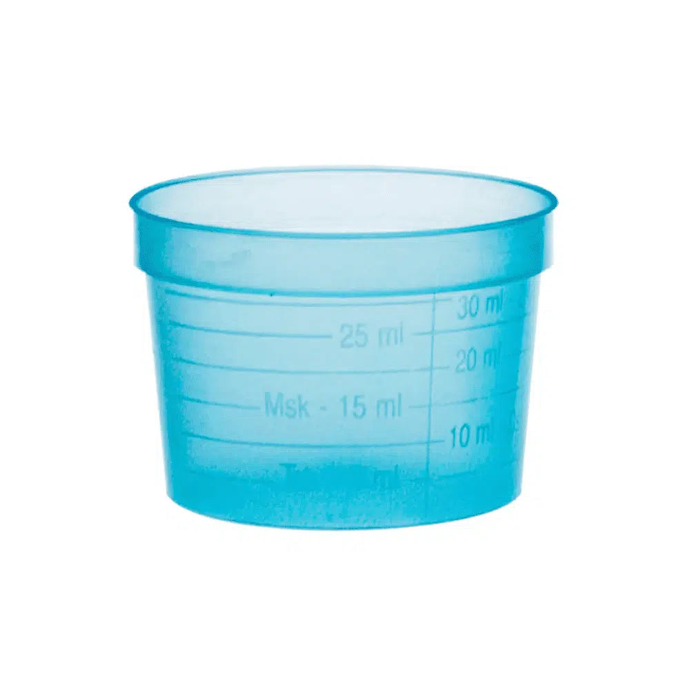 Un petit gobelet médical AMPri PP transparent-bleu de la société AMPri Handelsgesellschaft mbH avec des graduations de 10 ml à 30 ml. Ce gobelet cylindrique en polypropylène est conçu pour la mesure précise des quantités de liquide.