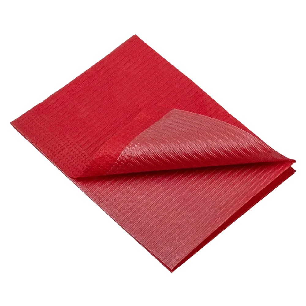 Une feuille rouge pliée en tissu texturé, imitant le design en couches typique des serviettes de patient jetables AMPri Dental 33 x 45 cm, disponibles en différentes couleurs et emballées dans une boîte contenant 4 paquets.