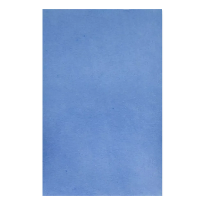 Un tissu lisse bleu ciel, semblable au papier filtre pour plateau de couverture crêpe dentaire AMPri utilisé fréquemment dans les cabinets dentaires par AMPri Handelsgesellschaft mbH, remplit tout le cadre avec une teinte bleue uniforme.
