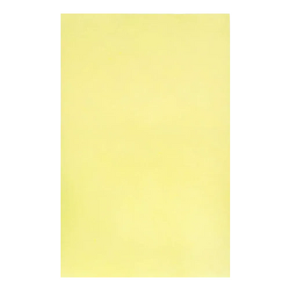 Une simple feuille de papier filtre pour plateau AMPri Dental Kreppauflage jaune, de taille 28 x 36 cm, avec une surface lisse et uniformément colorée, sans marques visibles ou décorations. Elle est photographiée devant un fond blanc, soulignant son utilité dans les soins dentaires hygiéniques.