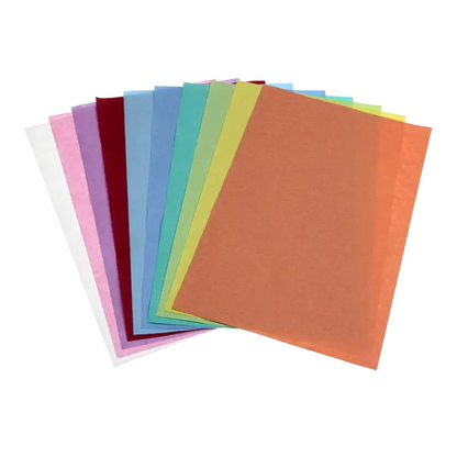 Une présentation en éventail du papier filtre pour plateau AMPri Dental Kreppauflage de AMPri Handelsgesellschaft mbH présente des feuilles dans des tons vifs d'orange, jaune, vert, bleu, violet, rouge, rose et blanc sur un fond propre.