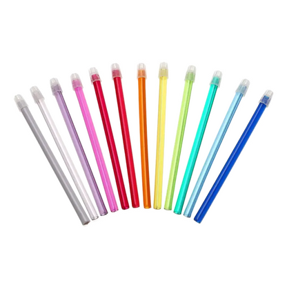 Douze stylos lumineux et translucides, reflétant les couleurs vives des traitements de salive AMPri Dental, sont disposés dans les teintes argent, violet, rose, rouge, orange, jaune, vert, bleu-vert et bleu. Chaque stylo est livré avec un capuchon transparent.