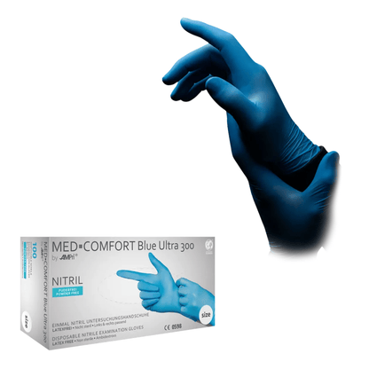Il est illustré une boîte de gants en nitrile AMPri MED-COMFORT BLUE ULTRA 300 extra longs, sans poudre, bleus de AMPri Handelsgesellschaft mbH. Au-dessus de la boîte, deux mains sont illustrées portant les gants en nitrile bleus et ajustant la forme de l'autre main avec une main. Les informations sur le produit et les tailles sont mises en évidence sur l'emballage, indiquant que les gants sont sans poudre et adaptés aux aliments.