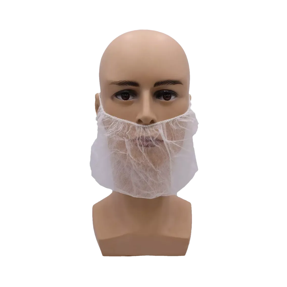 L'image montre une tête de mannequin chauve avec un masque à barbe AMPri MED-COMFORT PP blanc, provenant d'un paquet de 100 pièces de la société AMPri Handelsgesellschaft mbH. Le masque à barbe en non-tissé de polypropylène s'adapte étroitement à la région du menton et de la mâchoire, couvrant la moitié inférieure du visage. L'arrière-plan est simplement blanc.