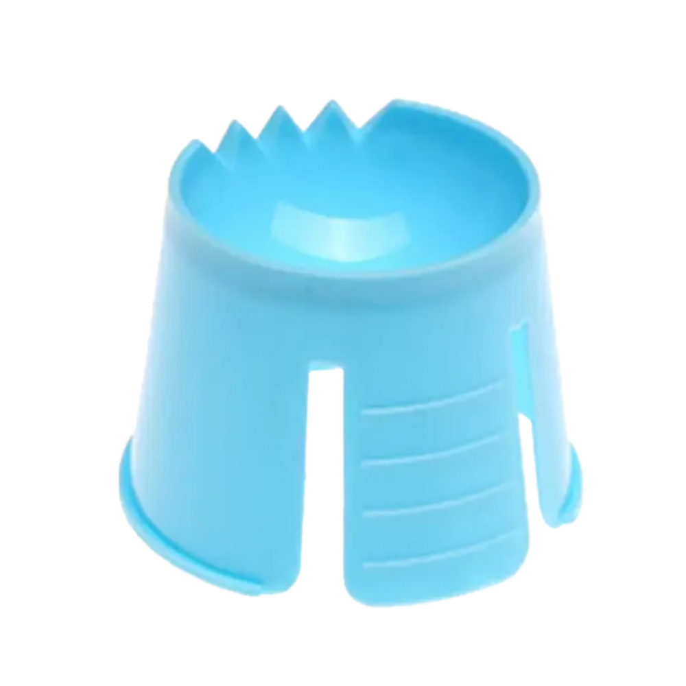 Un outil en forme de griffe en polypropylène avec une base arrondie et des fentes ouvertes pour le placement des cheveux, décrit ici comme le « conteneur Dappen jetable AMPri PP » de la AMPri Handelsgesellschaft mbH.