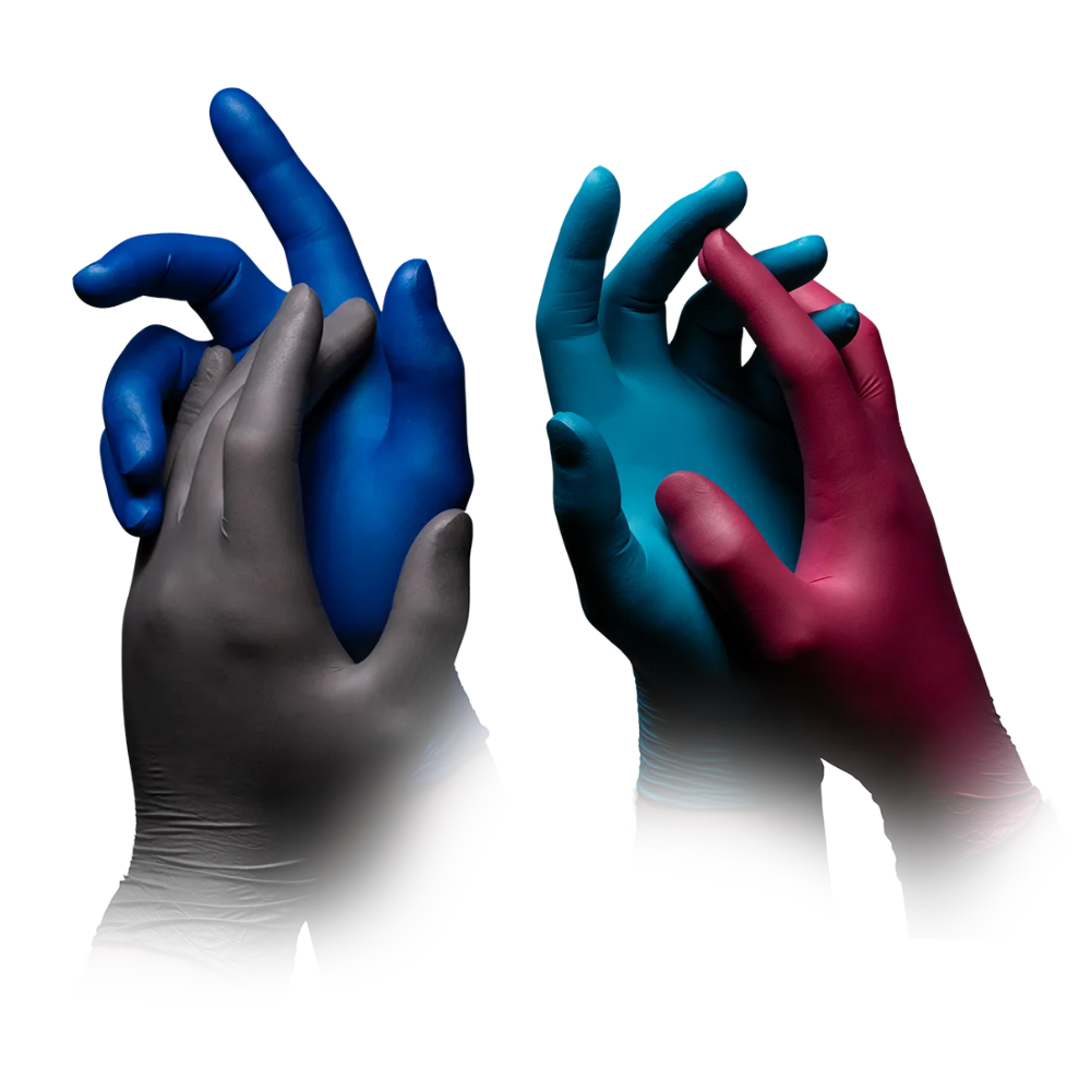 Quatre mains gantées de différentes couleurs (noir, bleu, bleu-vert et magenta) sont entrelacées sur un fond blanc, créant une composition artistique et dynamique avec les gants en nitrile AMPri STYLE 4 ELEMENTS sans poudre de la AMPri Handelsgesellschaft mbH.