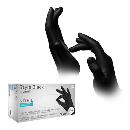 L'image montre des AMPri STYLE BLACK Gants en nitrile sans poudre de MED-COMFORT, Noir, portés par une personne dans différentes positions au-dessus de la boîte à gants. L'emballage avec le nom de la marque AMPri Handelsgesellschaft mbH indique que les gants sont à la fois sans poudre et sans latex.