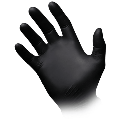 Sur un fond blanc simple, on voit une main noire ressemblant au gant élégant AMPri STYLE BLACK en nitrile sans poudre de MED-COMFORT de la société commerciale AMPri. Le gant couvre toute la main avec les doigts légèrement écartés. Le matériau semble lisse et s'adapte à la forme de la main.