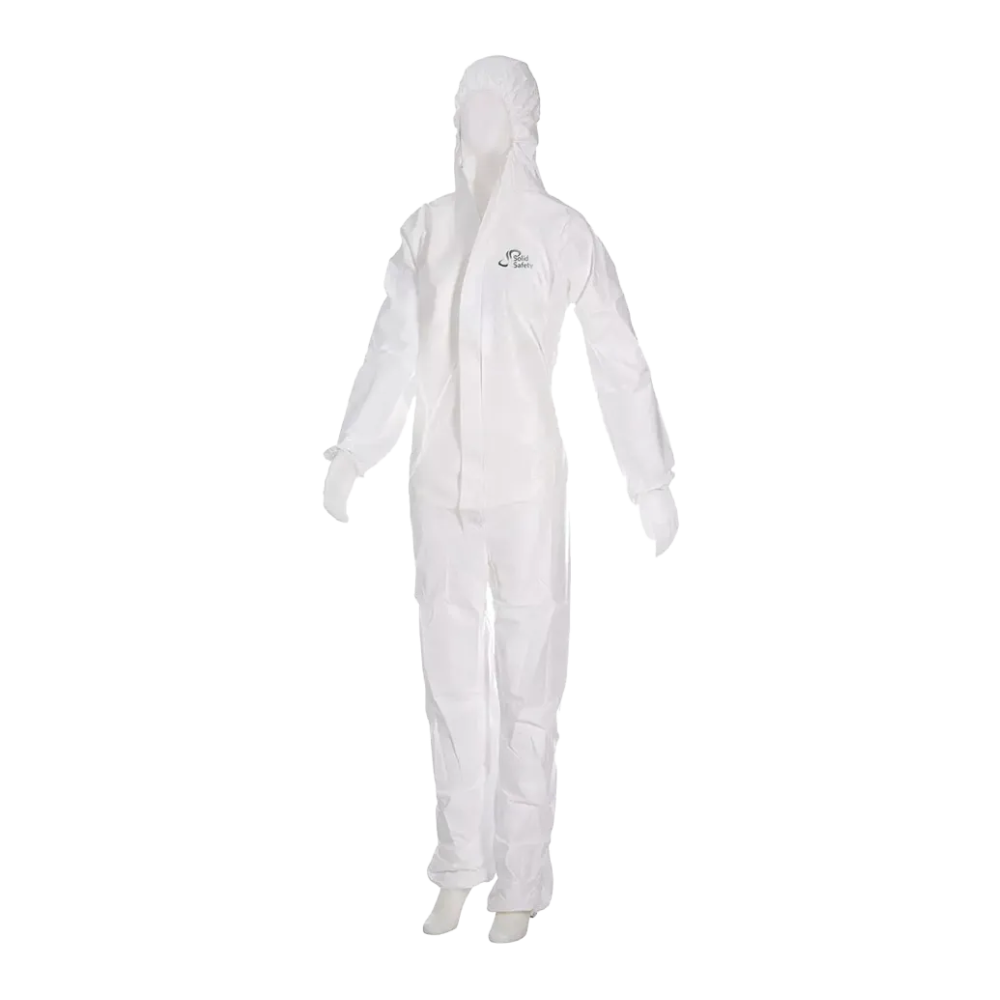 La combinaison de protection AMPri SolidSafety Profi 2, disponible en tailles L à XXXL et fabriquée par la société AMPri Handelsgesellschaft mbH, est présentée sur un mannequin. Cette combinaison de protection blanche est dotée d'une capuche et de manches longues, d'une fermeture éclair et d'un logo brodé. Sa membrane en film microporeux offre aux professionnels une protection améliorée dans divers environnements et est donc idéale pour tous ceux qui ont besoin d'un équipement de sécurité performant.