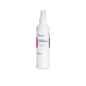 Weiße 250-ml-Flasche der Dr. Schumacher GmbH Descoderm Hautdesinfektion mit Sprühkopf. Auf dem Vorderetikett sind der Produktname und Angaben zum Desinfektionsmittel in blauer und rosa Schrift angegeben.