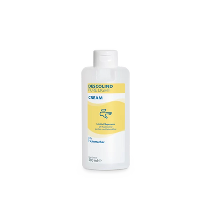 Une bouteille en plastique blanche de 500 ml de la crème de soin Descolind Pure Light Cream de Dr. Schumacher GmbH, sans parfum pour peaux sensibles, a une étiquette jaune avec une écriture bleue et est photographiée sur un fond blanc simple.