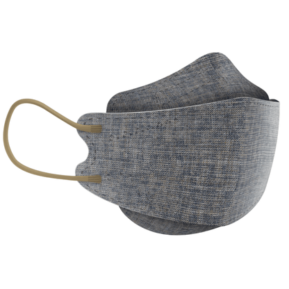 Le masque facial de designer Altruan filtrant les particules (norme FFP2) est représenté en bleu avec un design tridimensionnel. Il dispose de deux boucles d'oreille beiges et de coutures visibles, incarnant un design à la mode tout en étant conforme à la norme FFP2 pour une protection efficace. Le tissu tissé améliore la durabilité et le confort.