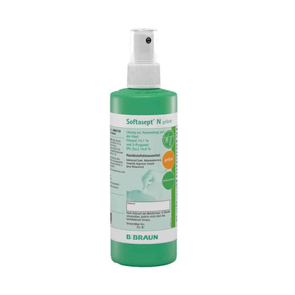 Une bouteille de B. Braun Softasept® N désinfectant pour la peau, colorée par B. Braun Deutschland GmbH & Co. KG, est un spray désinfectant vert virucide pour une désinfection efficace de la peau. La bouteille contient un embout pulvérisateur et des étiquettes avec du texte et des symboles en plusieurs langues.