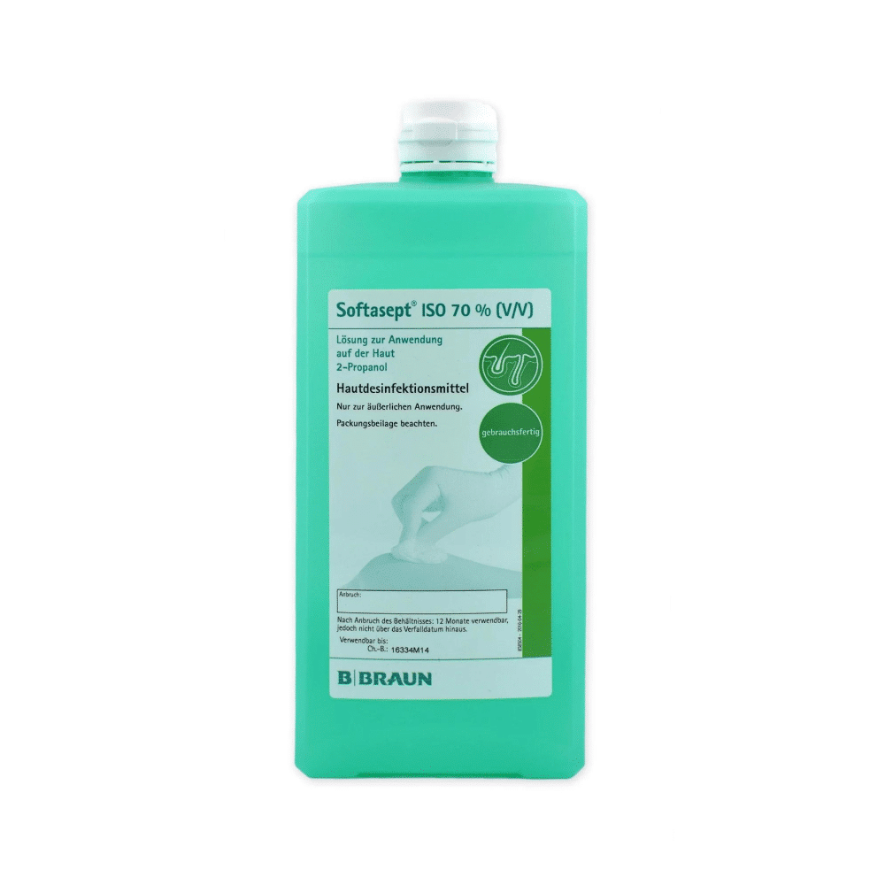 Une bouteille verte B. Braun Softasept ISO 70% désinfection de la peau, identifiée comme désinfectant pour les mains. L'étiquette contient des instructions d'utilisation et des avertissements de sécurité. La bouteille a un bouchon blanc et porte en bas le nom de la marque B. Braun Deutschland GmbH & Co. KG, connue pour son efficacité contre les bactéries.