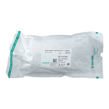 Un emballage en plastique transparent porte le logo B.Braun, les détails du produit et les codes-barres sur un fond blanc et contient le set de seringues Perfusor Omnifix avec la désignation « B.Braun ProSet Intrafix® Primeline Omnifix-Spritzen Set 20 ml LL | 1 pièce » de B. Braun Deutschland GmbH & Co. KG.
