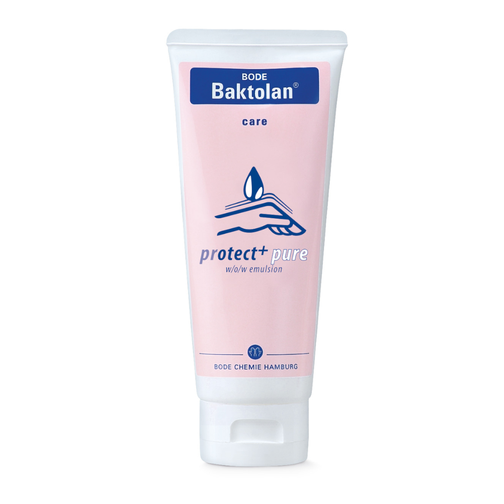 Un tube de crème BODE Baktolan® protect+ pure de Paul Hartmann AG avec une étiquette rose et un texte bleu, portant le logo de la marque et la désignation « soin régénérant émulsion wo/w » de B.