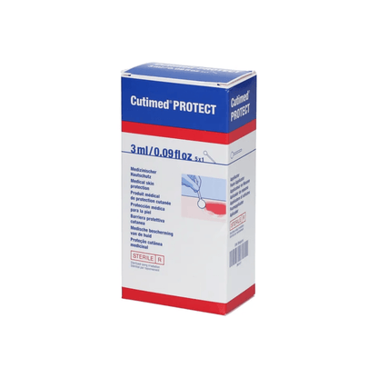 Un paquet de crème de protection Cutimed® BSN, 3 ml, pour la protection de la peau, est emballé en bleu, blanc et rouge et est muni d'un texte multilingue et d'une illustration montrant son utilisation pour prévenir les macérations. Elle est idéale pour les personnes ayant des problèmes d'incontinence.