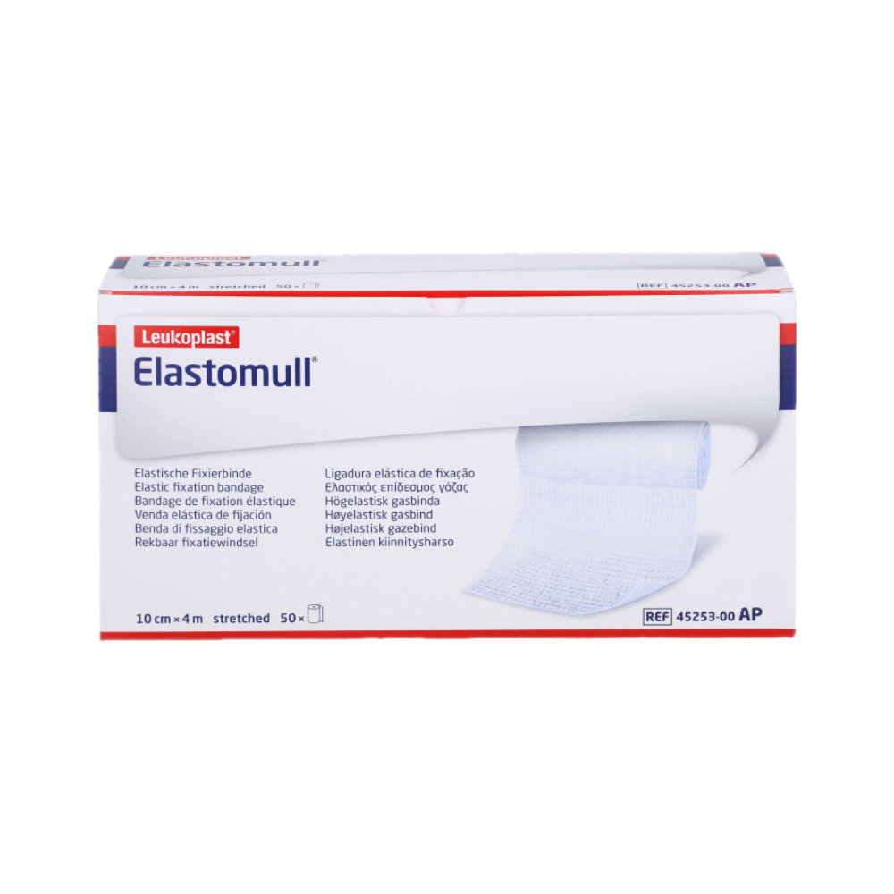 Présentée est une boîte avec le bandage de fixation élastique BSN Elastomull® de BSN Medical GmbH, connue pour sa bonne tolérance cutanée. L'emballage principalement blanc avec des accents rouges et bleus contient du texte multilingue, tandis que le bandage – avec une haute teneur en coton – est partiellement déroulé sur le devant.