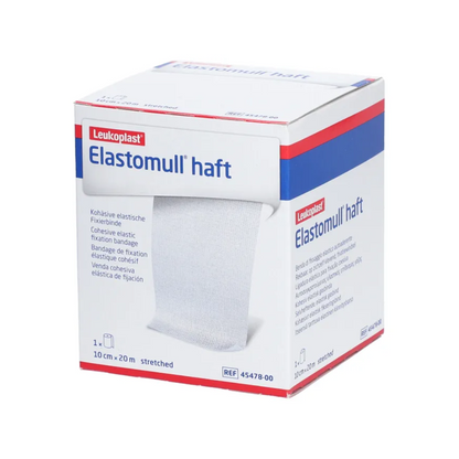 Une boîte de BSN Elastomull® haft, un bandage de fixation élastique de BSN Medical GmbH. La boîte est principalement blanche avec des accents bleus et rouges et affiche à l'avant les détails et spécifications du produit.