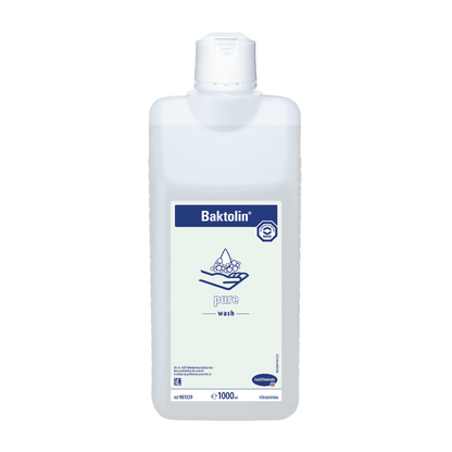 Une bouteille de 1000 ml de lotion lavante Hartmann Baktolin® pure avec une étiquette blanc-bleu, un logo avec deux mains sous des gouttes d'eau et formulée avec des tensioactifs doux pour la peau.