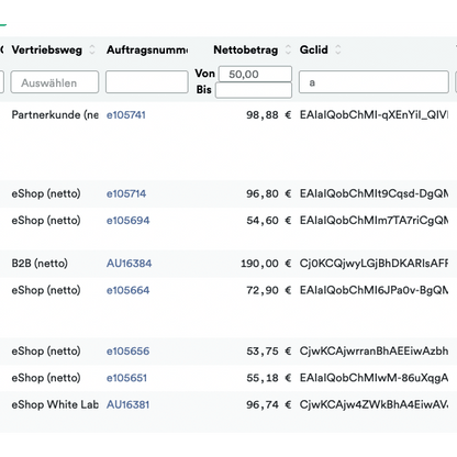 Capture d'écran d'un document numérique affichant une liste de transactions avec des colonnes pour la sélection, le type d'affaire, l'ID client, le montant et la devise. Chaque ligne montre différents détails de transaction liés à Altran – Weclapp to Google Offline Conversion Upload.