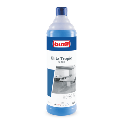 Une bouteille bleu-blanc avec produit nettoyant et bouchon rond dégage un parfum tropical. Sur l'étiquette est inscrit « Buzil Blitz Tropic G 483 nettoyant universel parfumé » et montre l'image d'une cuisine propre et moderne. Le produit de 1 litre de BUZIL-WERK Wagner GmbH & Co. KG est respectueux des matériaux et a un pH compris entre 7,5 et 8,5.