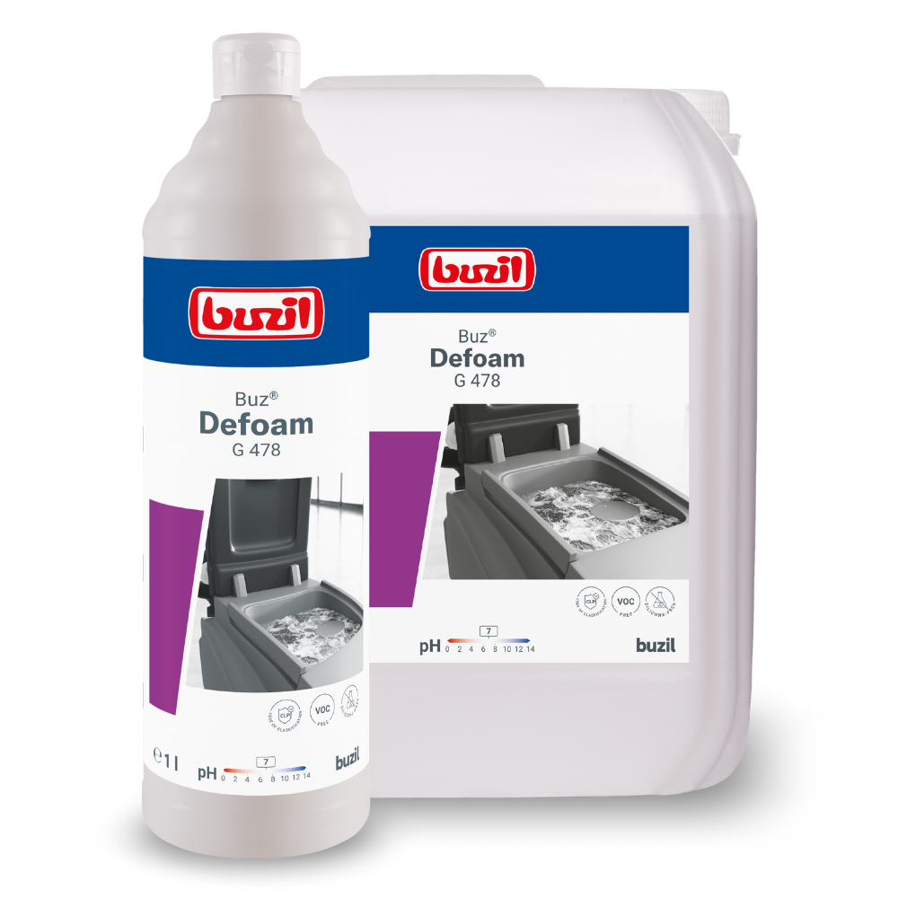 On peut voir des bouteilles du produit de nettoyage Buzil Buz® Defoam G 478 Anti-mousse pour machines de BUZIL-WERK Wagner GmbH & Co. KG, à la fois dans un grand récipient et dans une bouteille plus petite. Les étiquettes mettent en avant le nom du produit et contiennent une illustration « Réduction de mousse dans les appareils de nettoyage », qui souligne l'efficacité du produit dans la réduction de mousse lors des tâches de nettoyage.