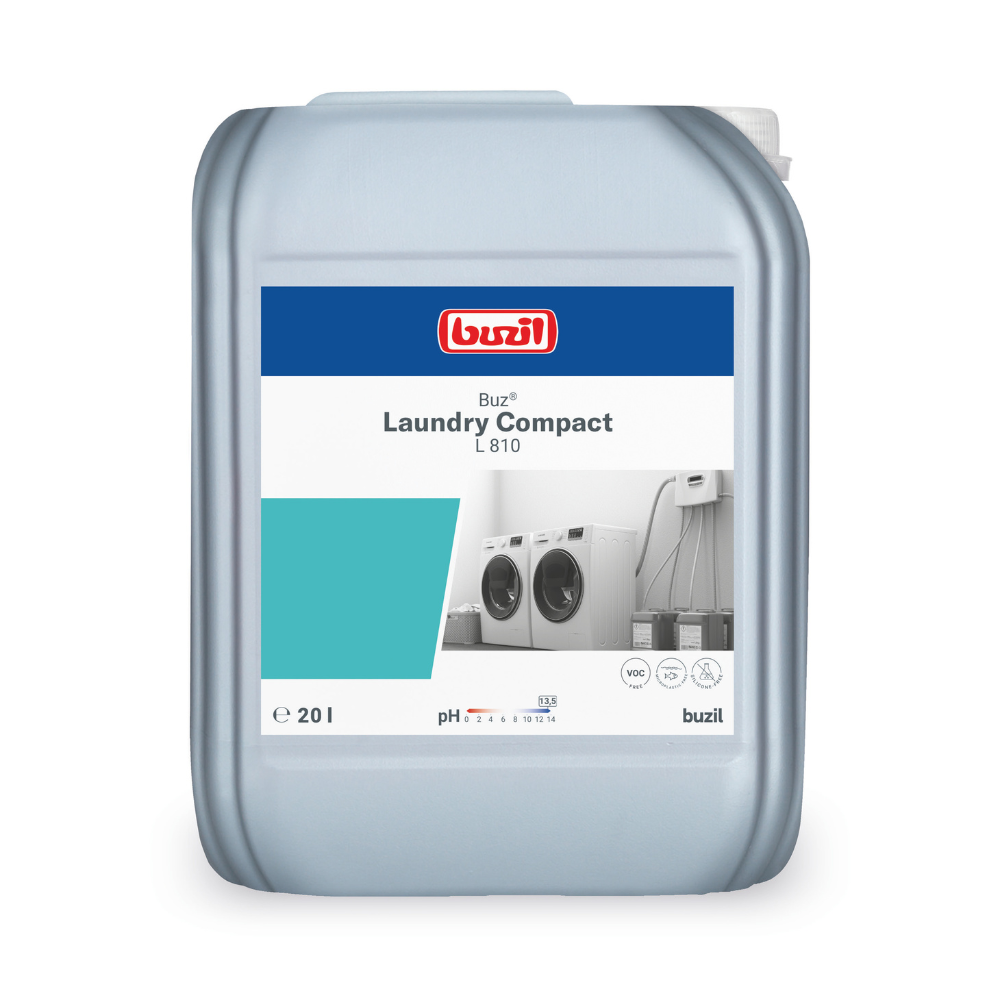 L'entretien textile professionnel propose un contenant de 20 litres de Buzil Buz® Laundry Compact L 810 Détergent liquide hautement concentré de BUZIL-WERK Wagner GmbH & Co. KG. L'étiquette ornée d'images de machines à laver fournit des informations sur le pH, la quantité de remplissage et l'application. Il se distingue par un design simple bleu-blanc sur un contenant gris clair.