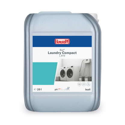 L'entretien textile professionnel propose un contenant de 20 litres de Buzil Buz® Laundry Compact L 810 Détergent liquide hautement concentré de BUZIL-WERK Wagner GmbH & Co. KG. L'étiquette ornée d'images de machines à laver fournit des informations sur le pH, la quantité de remplissage et l'application. Il se distingue par un design simple bleu-blanc sur un contenant gris clair.