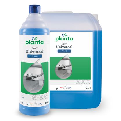 Exposés sont une bouteille et un grand récipient Buzil Planta Buz® Universal P 910 Nettoyant universel écologique, contenant chacun un liquide bleu. Les étiquettes montrent une image de cuisine, des détails du produit et un bloc de couleur vert citron qui met en évidence la certification avec le label écologique de l'UE.