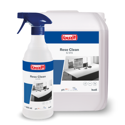 Deux conteneurs de Buzil Reso Clean G 515 Nettoyant prêt à l'emploi en spray de BUZIL-WERK Wagner GmbH & Co. KG sont montrés et soulignent leur nettoyage puissant. Le plus petit est un flacon pulvérisateur et le plus grand est un récipient de recharge. Les deux ont des étiquettes bleues avec des détails sur le produit et la marque pour un éclat sans traces.