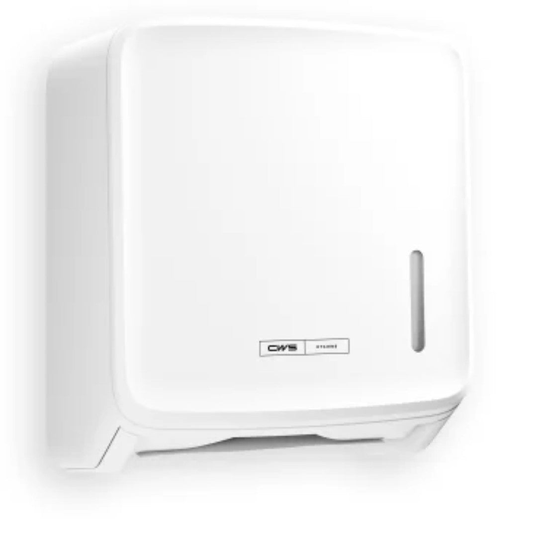 Le distributeur de papier plié CWS PureLine | Pack (1 pièce) de CWS est un distributeur mural blanc avec une fenêtre de visualisation verticale pour contrôler le stock de papier et une étiquette de marque, idéal pour un stockage hygiénique, illustré sur un fond blanc simple.
