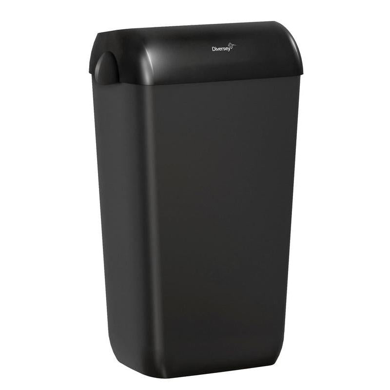 Le conteneur à déchets avec couvercle à demi-ouvert, 23 L de Diversey Deutschland GmbH & Co. OHG est un conteneur en plastique noir rectangulaire au design lisse avec le logo Diversey à l'avant - idéal pour une élimination facile des déchets.